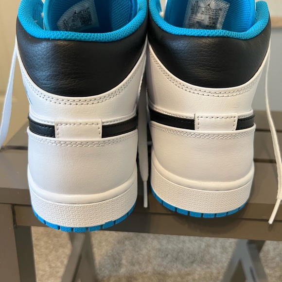 Air Jordan 1 Mid Laser Blue main image 5